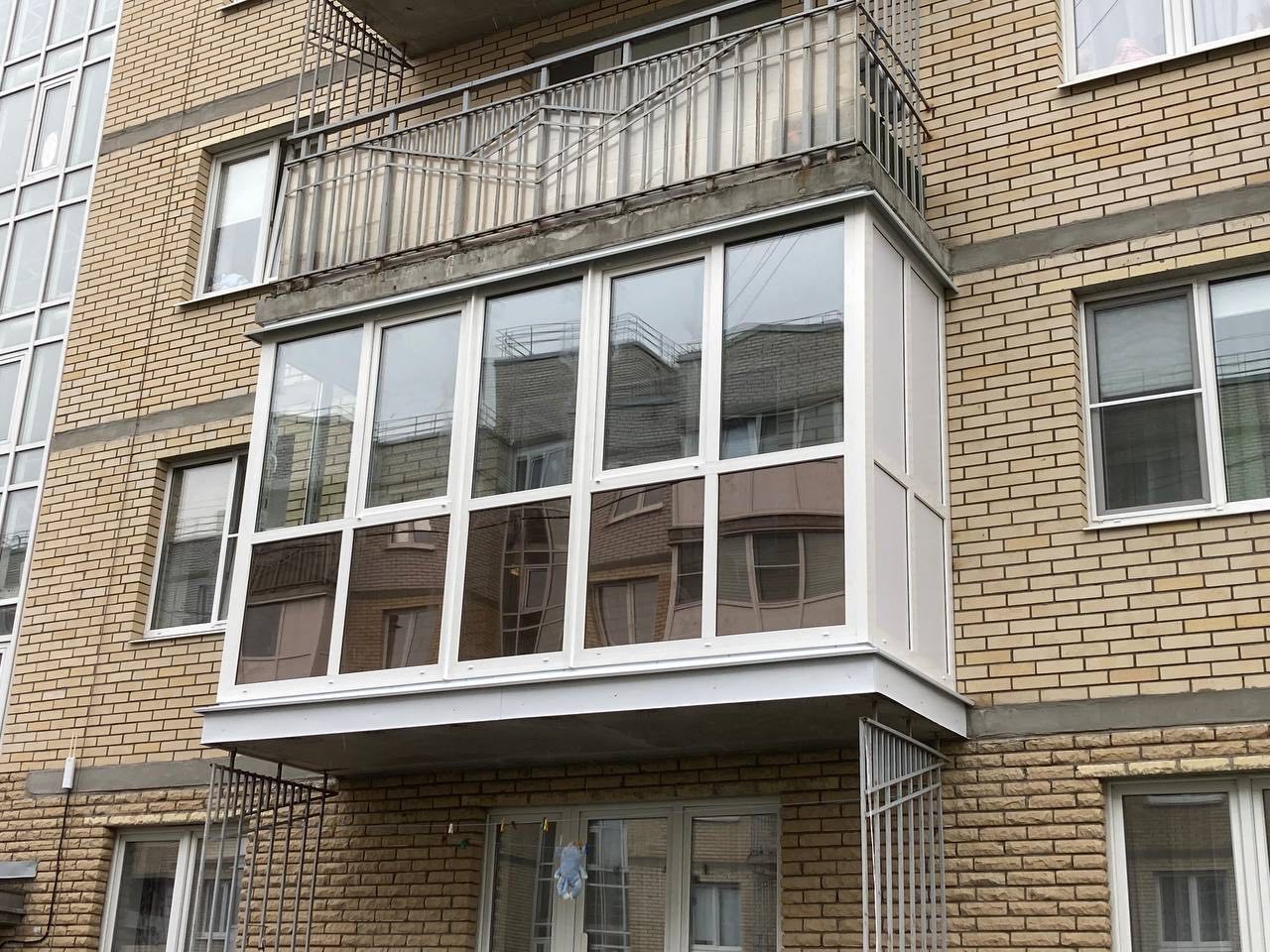 Холодное остекление балконов и лоджий алюминиевым профилем в Москве - цены от производителя