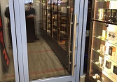 Алюминиевые двери в магазин